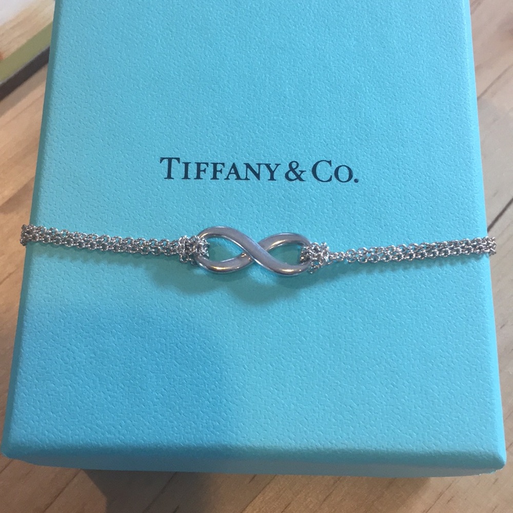 Tiffany & Co. Silver figure 8 necklace